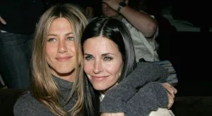 Джен Анистън спретна моминско парти на Кортни Кокс   