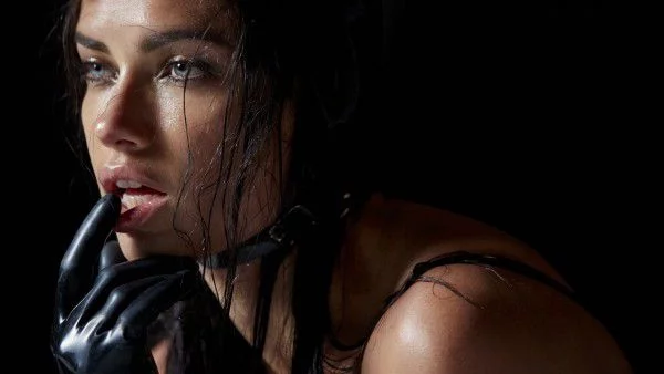 Пирели 2015 - Лима, латекс и закръглен модел