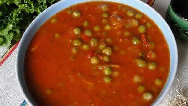 Грах с домати