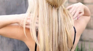 Ефектна прическа с верижки