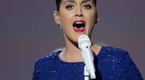 Кейти Пери ще пее на Супербоул