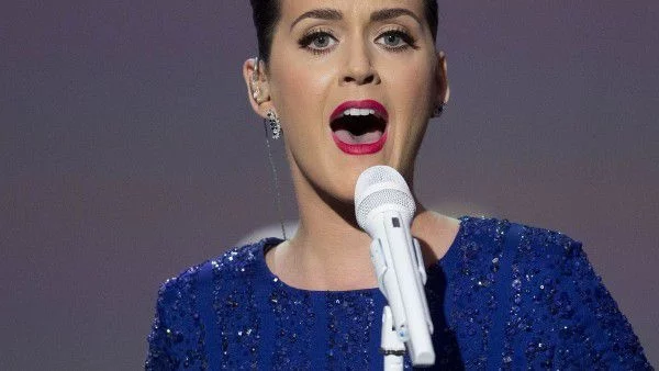 Кейти Пери ще пее на Супербоул