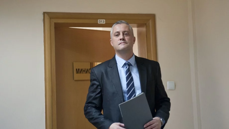 Лукарски защити новия дълг 