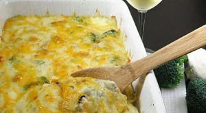 Запечено пилешко с киноа, броколи и гъби