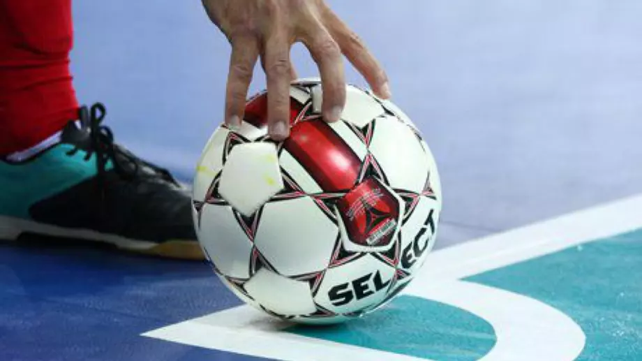 Футболни обувки за зала