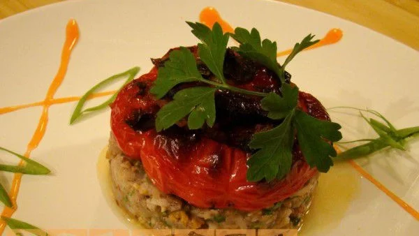 Салата от печен лук и орехи по габровски