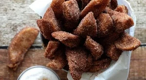 Пържени ябълки с кокосов сос