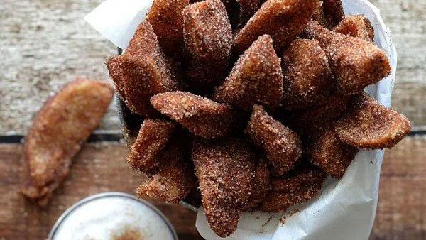 Пържени ябълки с кокосов сос