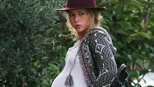 Шакира показа наедрялото си коремче