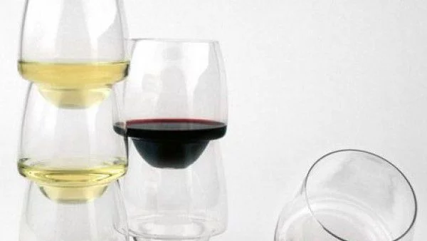  Чаша за вино не се разлива