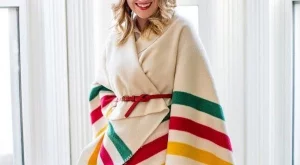 Направи си сама: Жилетка-пончо от одеяло