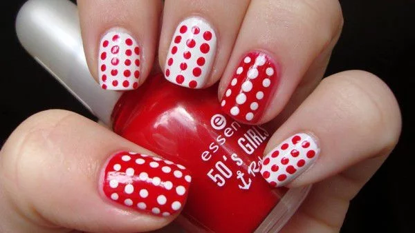 Маникюр на точки с лепенка за рани