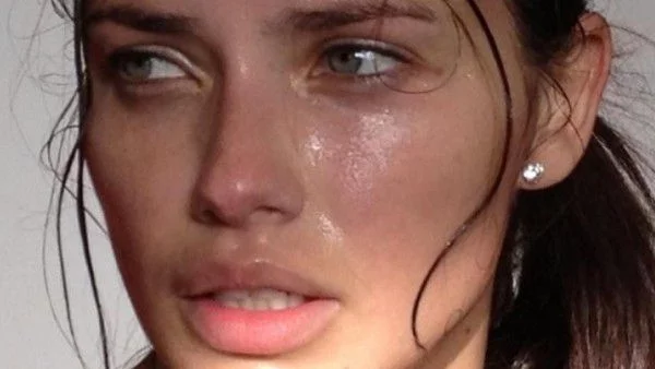 Адриана Лима: Потенето прави кожата ми хубава