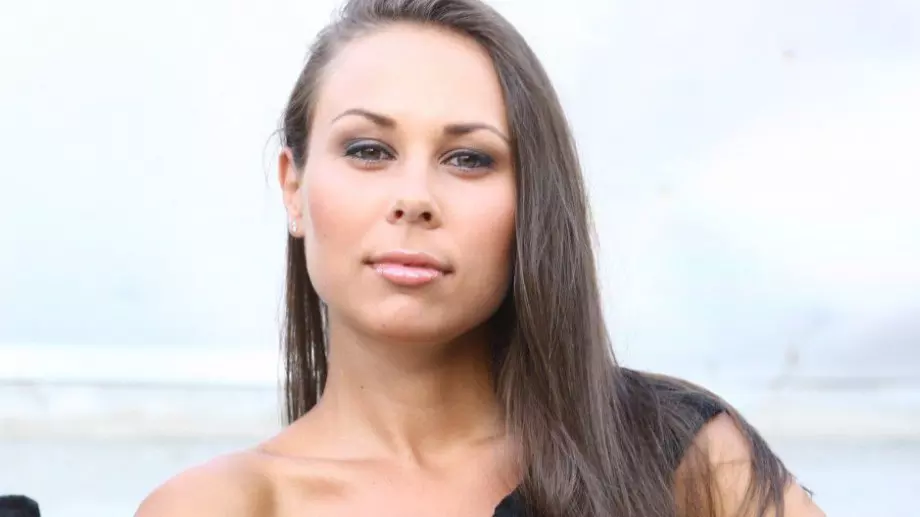 Маги Джанаварова в напреднала бременност, но в секси рокля (ВИДЕО+СНИМКИ)