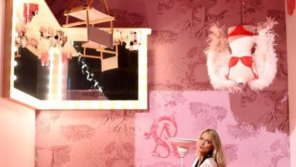  Victoria's Secret и  Вики Бекъм срещу гравитацията