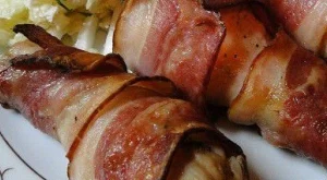 Пилешки бутчета в бекон