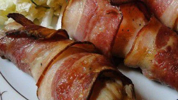 Пилешки бутчета в бекон