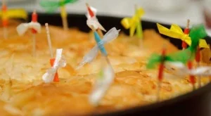 Избери си новогодишно късметче от баницата