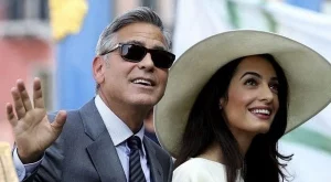 Клуни глобява натрапниците край вилата му