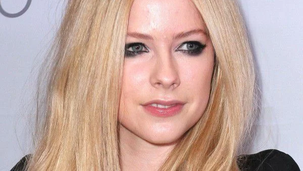 Аврил Лавин: Болна съм, молете се за мен 