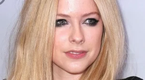 Аврил Лавин се завърна след тежко боледуване