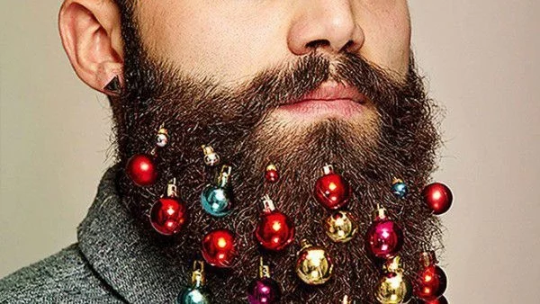 Коледни играчки за брада