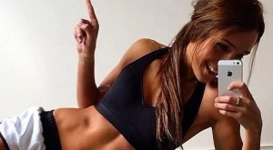 Момичето, което се превърна във фитнес сензация в интернет