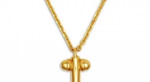 Бихте ли носили: Колие с пенис?