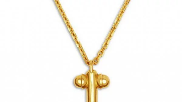 Бихте ли носили: Колие с пенис?