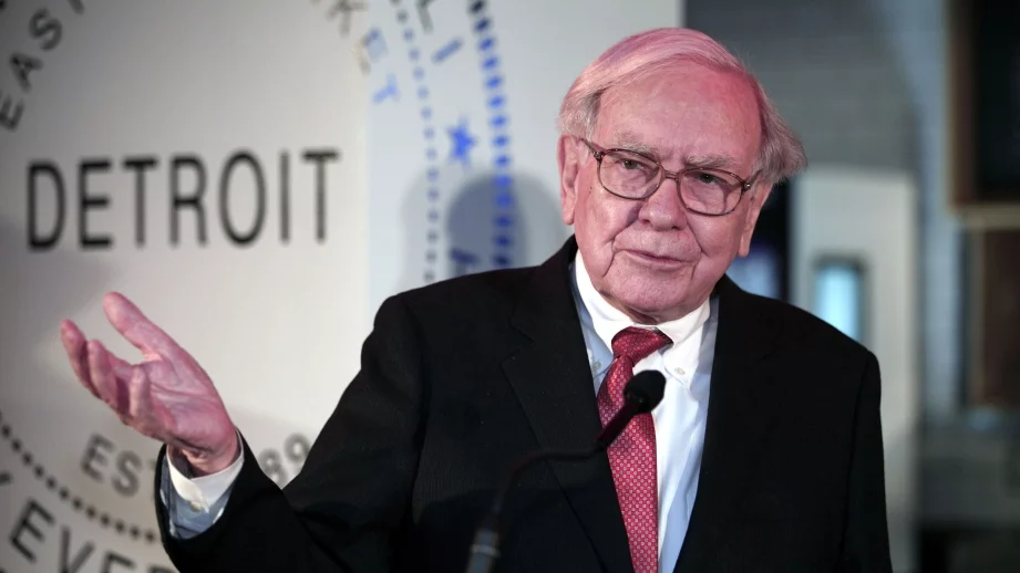 Акциите ще продължават да растат, предрича Бъфет 