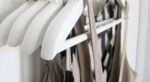 4 идеи как да украсим закачалки за дрехи