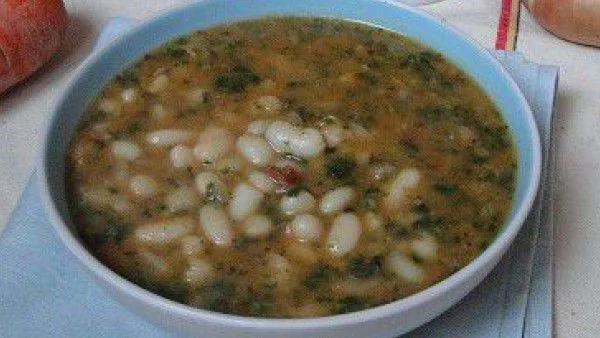 Боб яхния със спанак