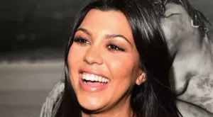 Кортни Кардашиян се сгоди (СНИМКИ + ВИДЕО)