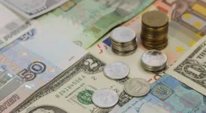 Рублата поскъпна след телефонния разговор между Байдън и Путин