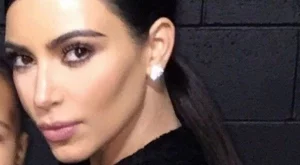 Ким отново шокира! Изряза дъщеря си от селфи