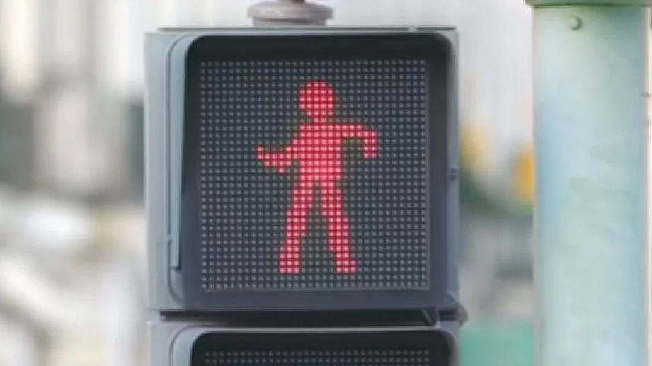 Защо хората в Лисабон никога не пресичат на червено (видео)