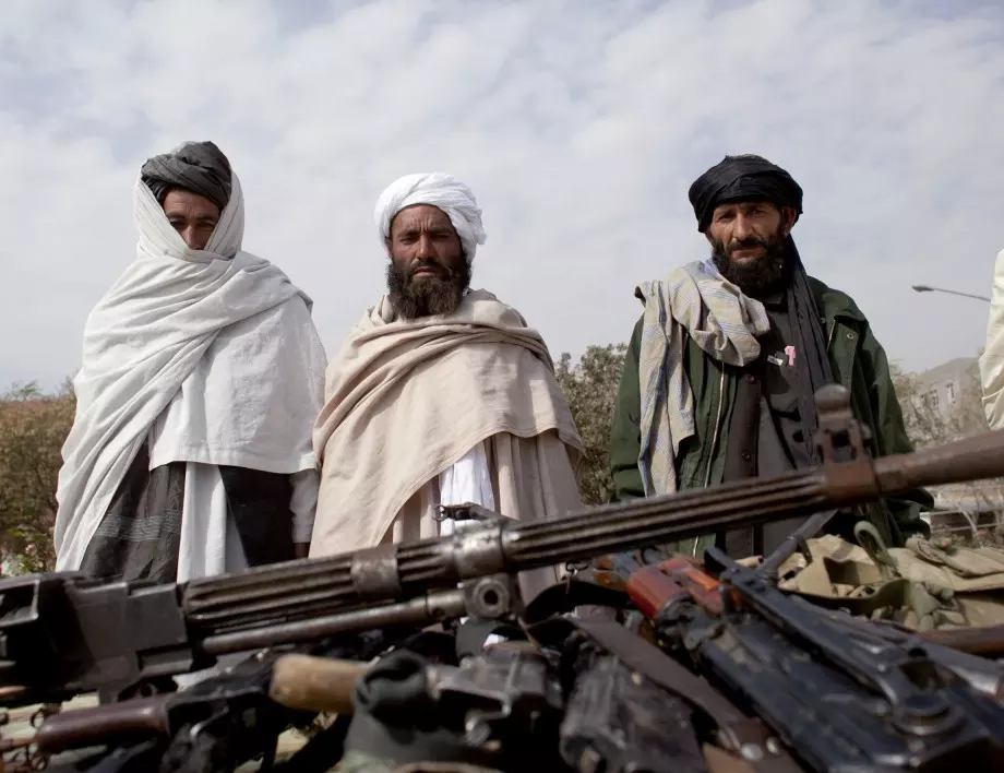 Талибаните сключиха сделка с Русия за петрол, газ и жито