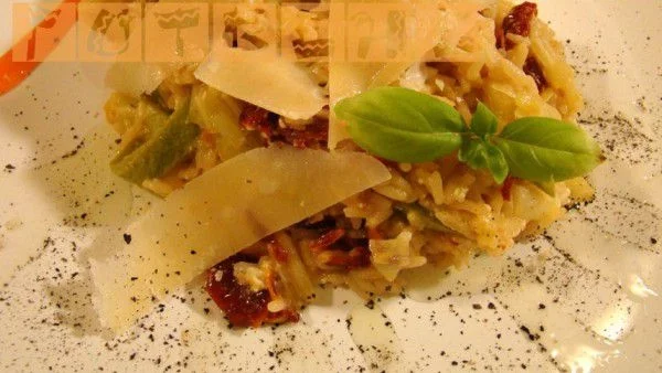 Ризото с праз, тиквички и сушени домати