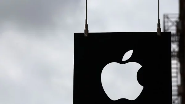 Програмисти от Apple заплашват с оставка, ако ги накарат да проникват в телефони