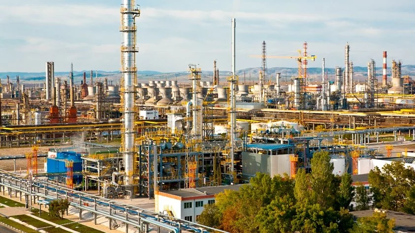 "Лукойл Нефтохим" отнася 200 000 лв. глоба за замърсяване на въздуха