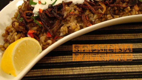 Леща с ориз и пържен лук