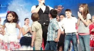 Орлин Павлов с коледна песен