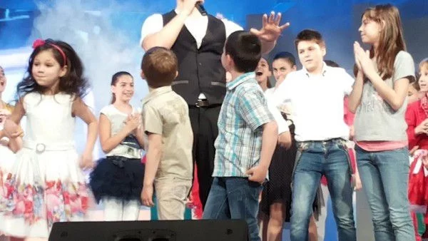 Орлин Павлов с коледна песен