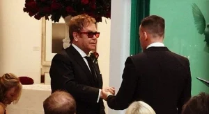 Снимки от сватбата на Елтън Джон