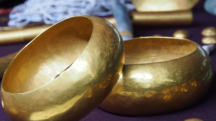 Консолидацията при златото продължава