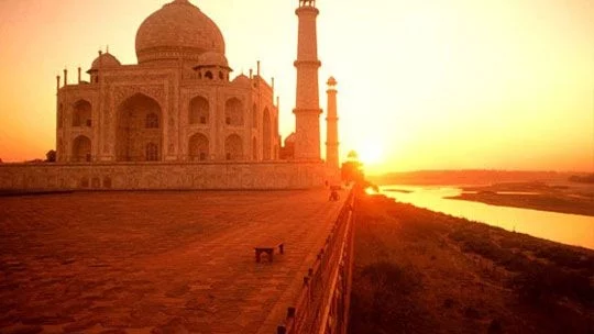 Индийската икономика ще стигне китайската в недалечно бъдеще