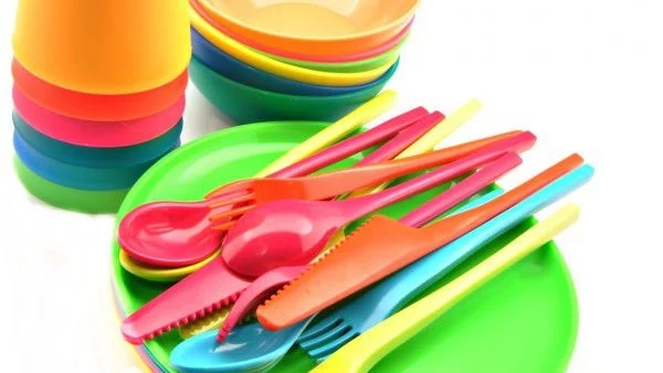 Как ни вредят пластмасовите чинии 