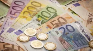  {{ otherArticle[0].article.title }} 