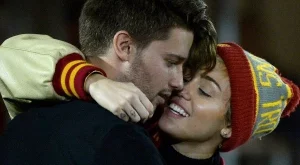 Шварценегер оставя сина си без пари, ако не скъса с Майли