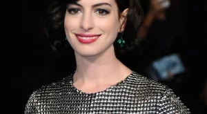 Ан Хатауей отново спира цигарите